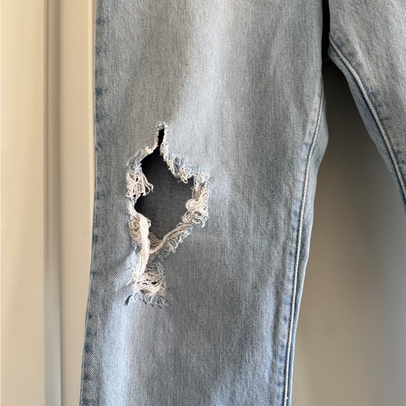 LEVI’S 501 Women Original Fit Denim Wash Distressed Zipper Fly Jeans (28 x 30) - Picture 11 of 16